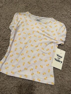 White Tee with Yellow Duck Print-soft-stretch- nwt-small
